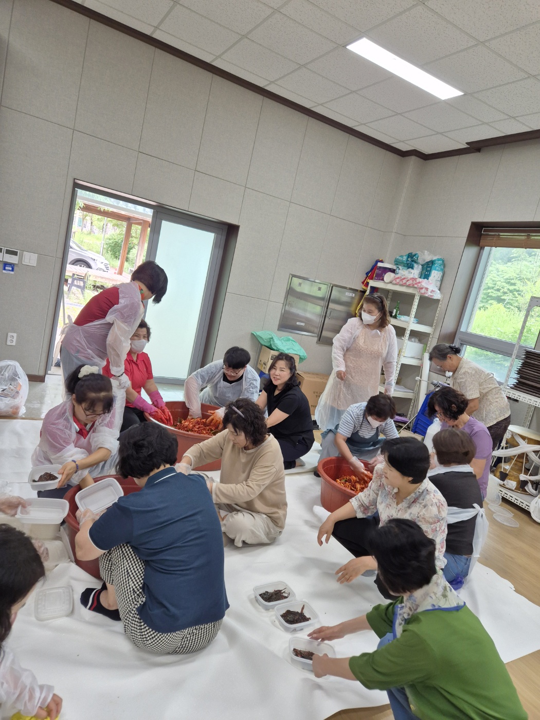 영양 프로그램 반찬제작 단체 사진.jpg